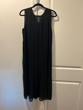 Classic Black Sleeveless Pleated Midi Dress